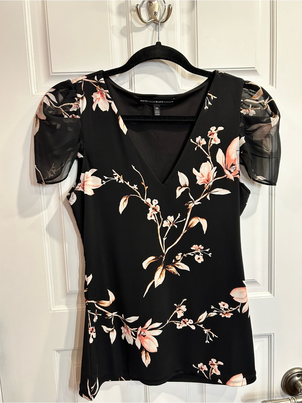 White House Black Market Black Floral V-Neck Puff Sleeve Blouse